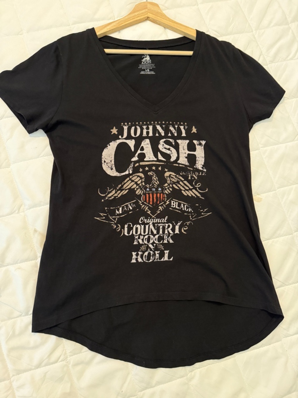 Zion Rootswear Johnny Cash Graphic T- Shirt Women’s Large Black V-Neck Tee